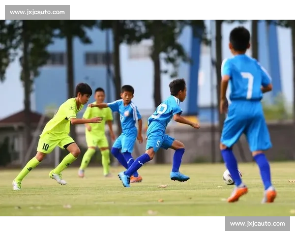 我爱湘潭我的家！2025 “迅达杯” 岳塘区足球联赛燃情开赛